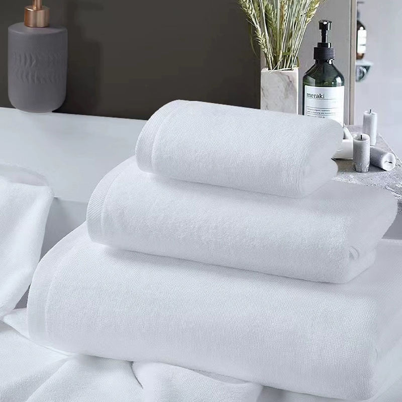 Hvordan påvirker designet af håndklædsløjfen kombineret med den almindelige vævning absorptionen af ​​håndklædet?